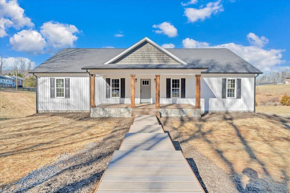 107 Ridge DR