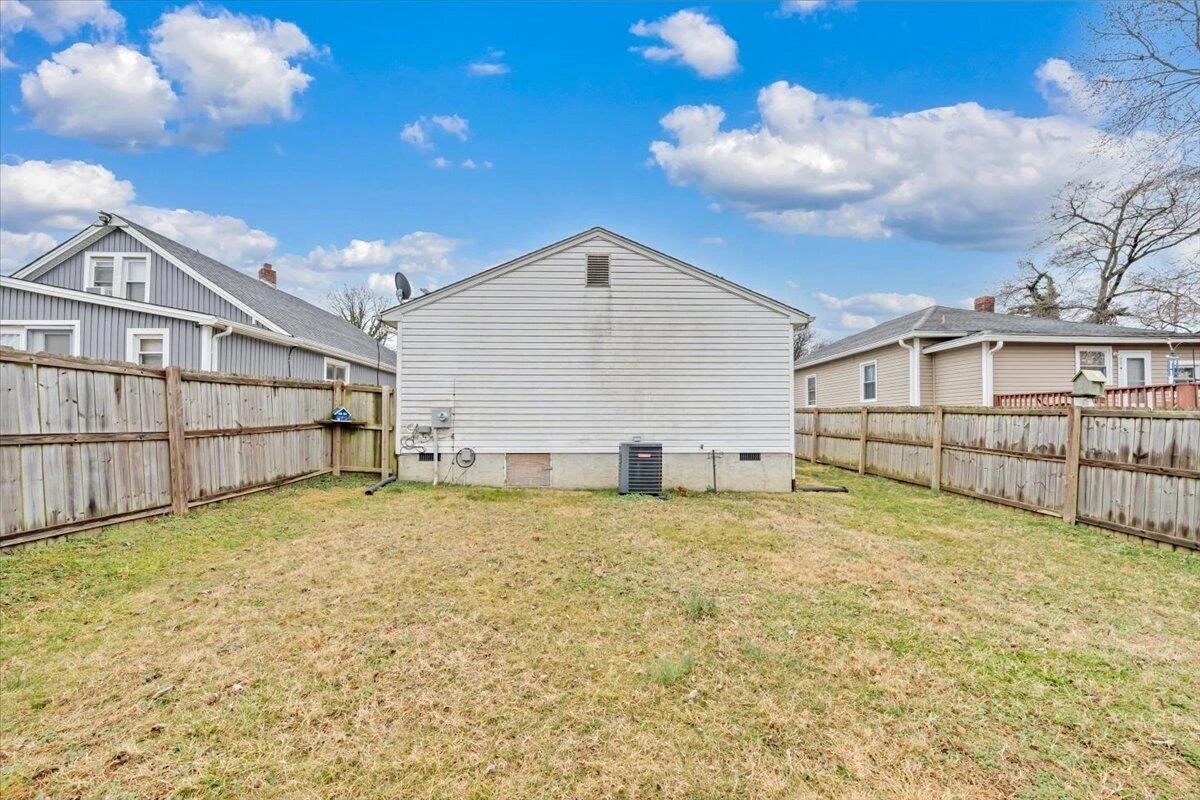 920 Mohawk AVE NE - Photo 19