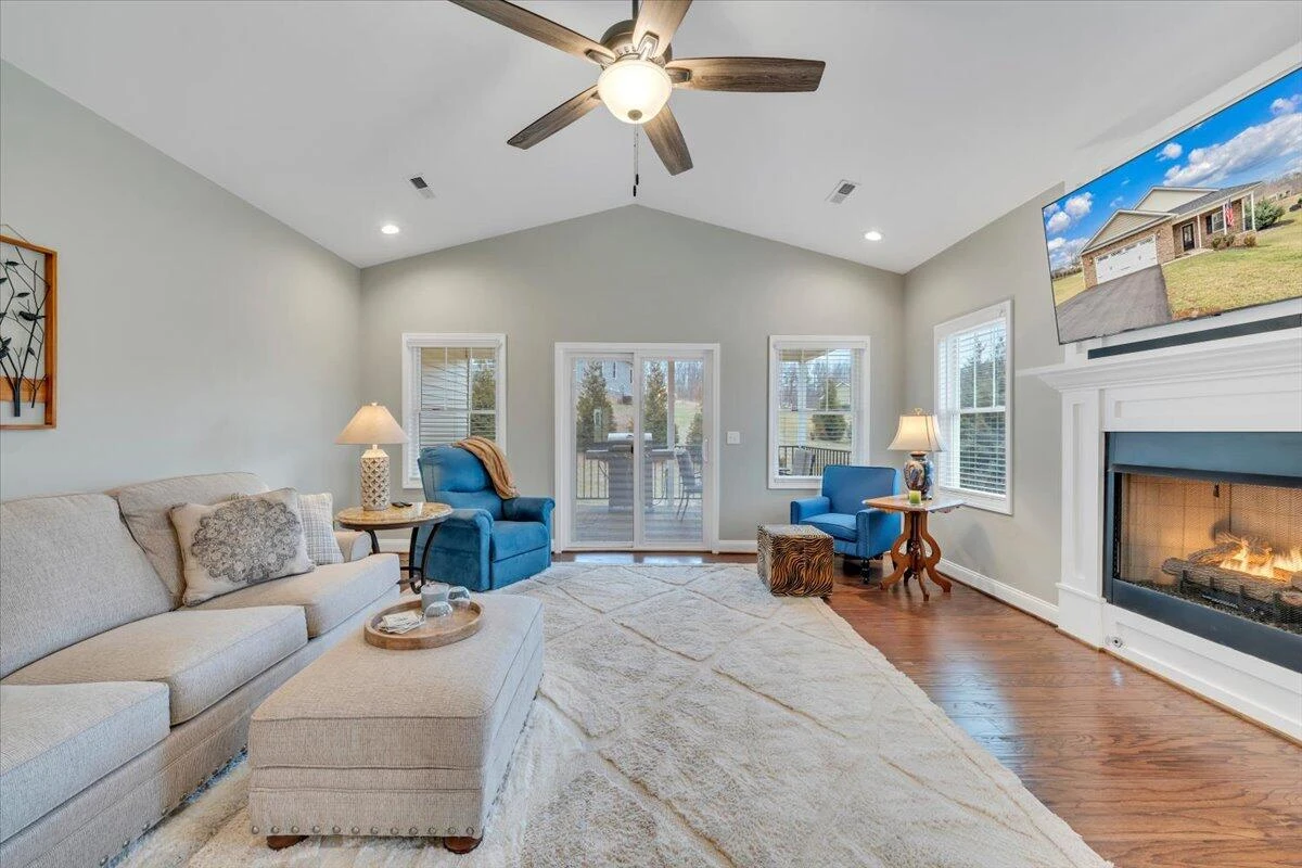341 Bermuda DR - Photo 4
