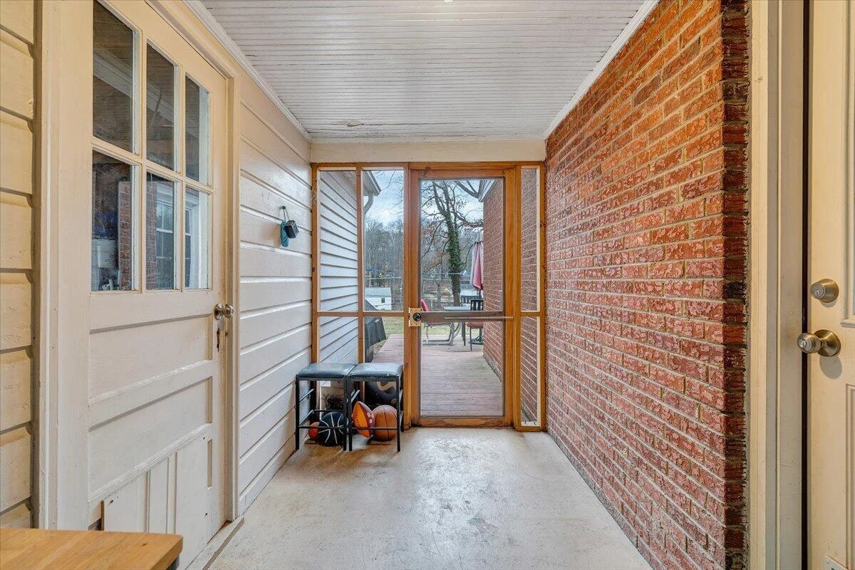 3014 Fleetwood AVE SW - Photo 8