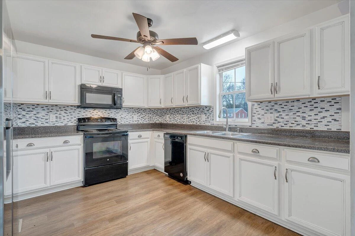 1305 22Nd ST NW - Photo 11