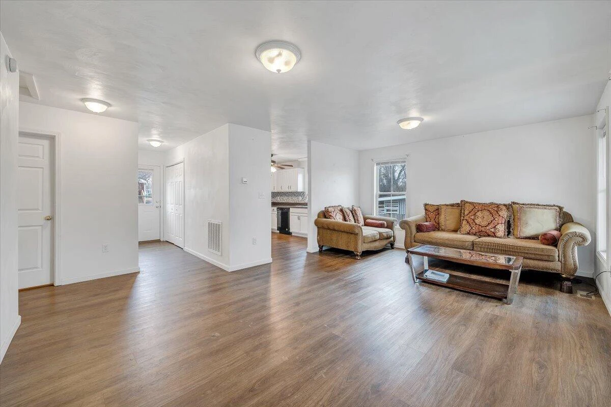 1305 22Nd ST NW - Photo 5