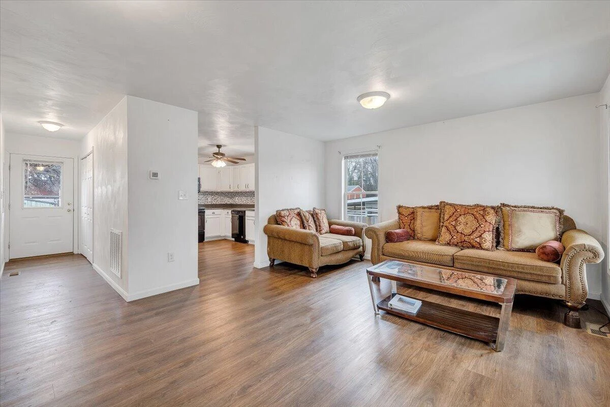 1305 22Nd ST NW - Photo 6