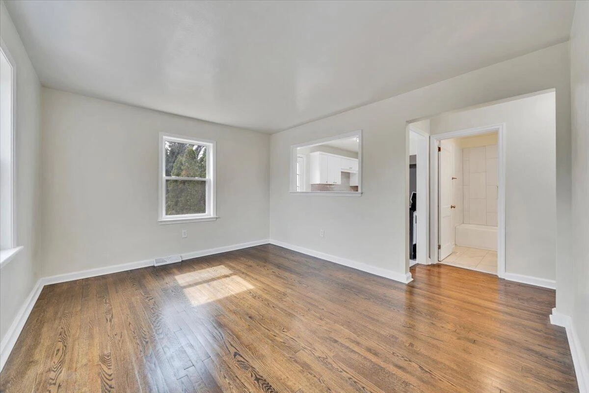 2002 Wayne ST NE - Photo 3