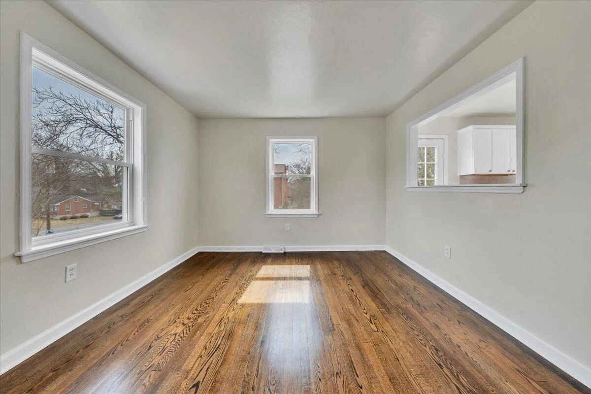 2002 Wayne ST NE - Photo 4