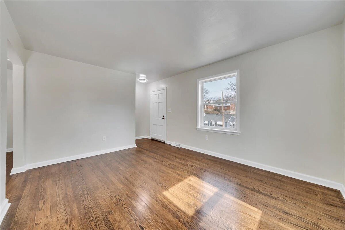 2002 Wayne ST NE - Photo 6