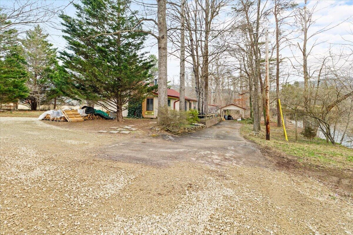 6742 Upper Craigs Creek RD - Photo 3