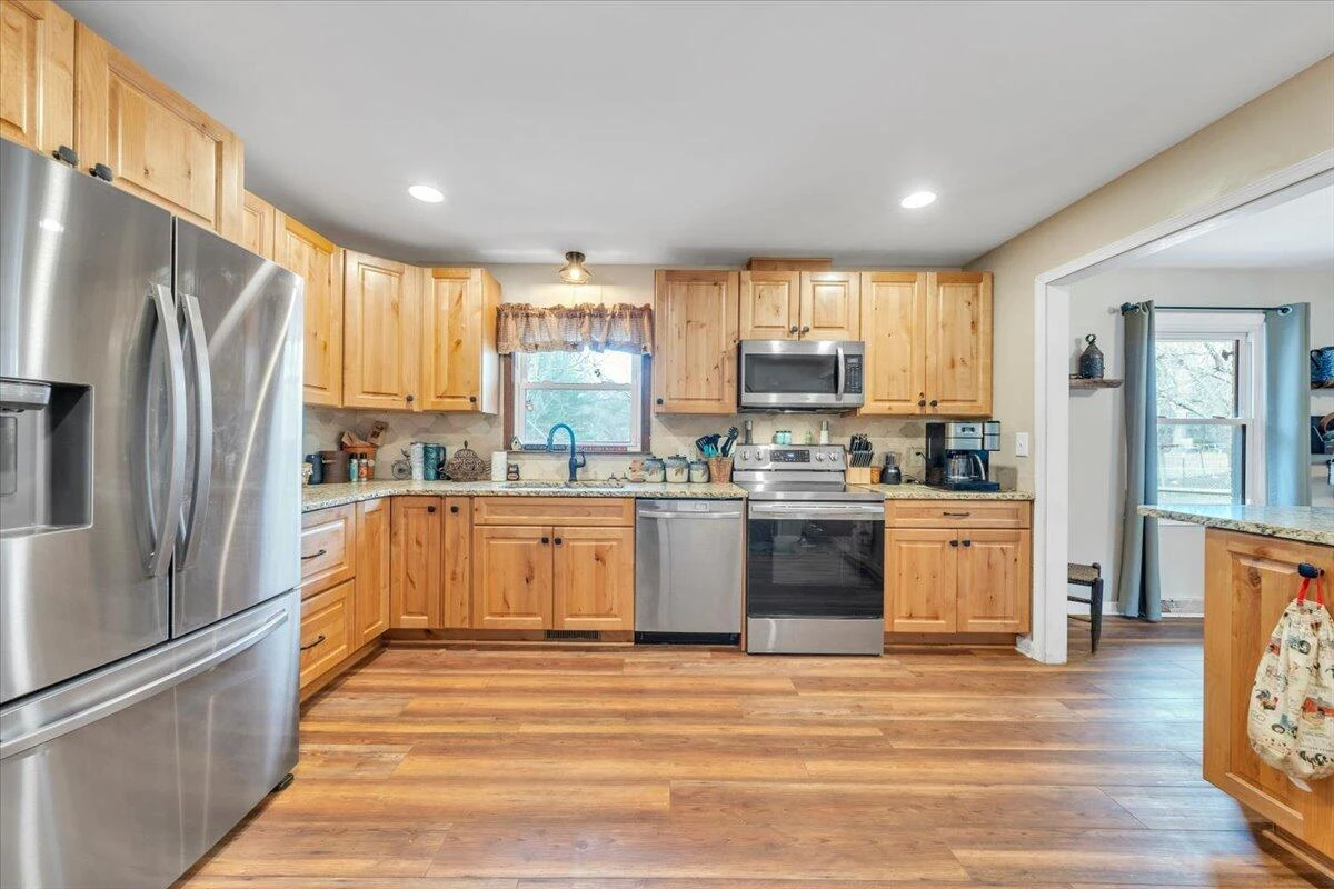 1122 Stratford DR - Photo 13