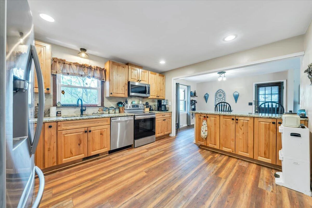 1122 Stratford DR - Photo 14