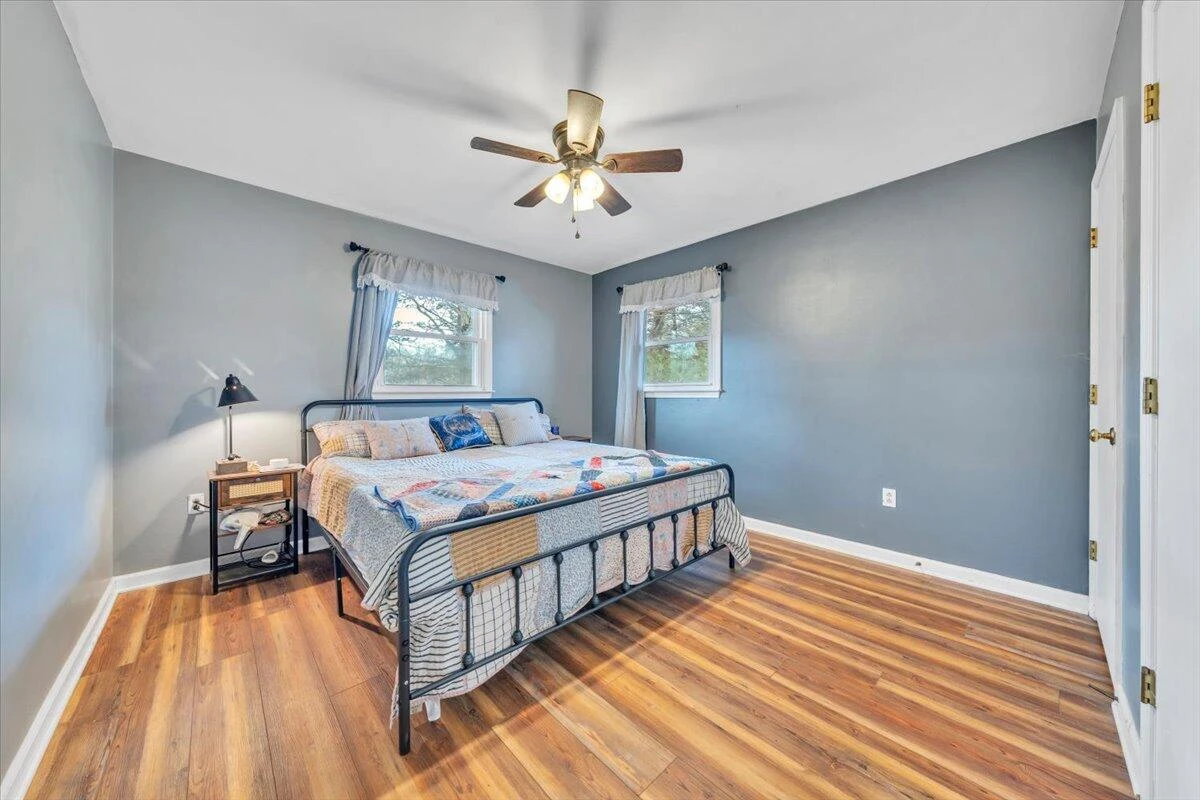 1122 Stratford DR - Photo 16