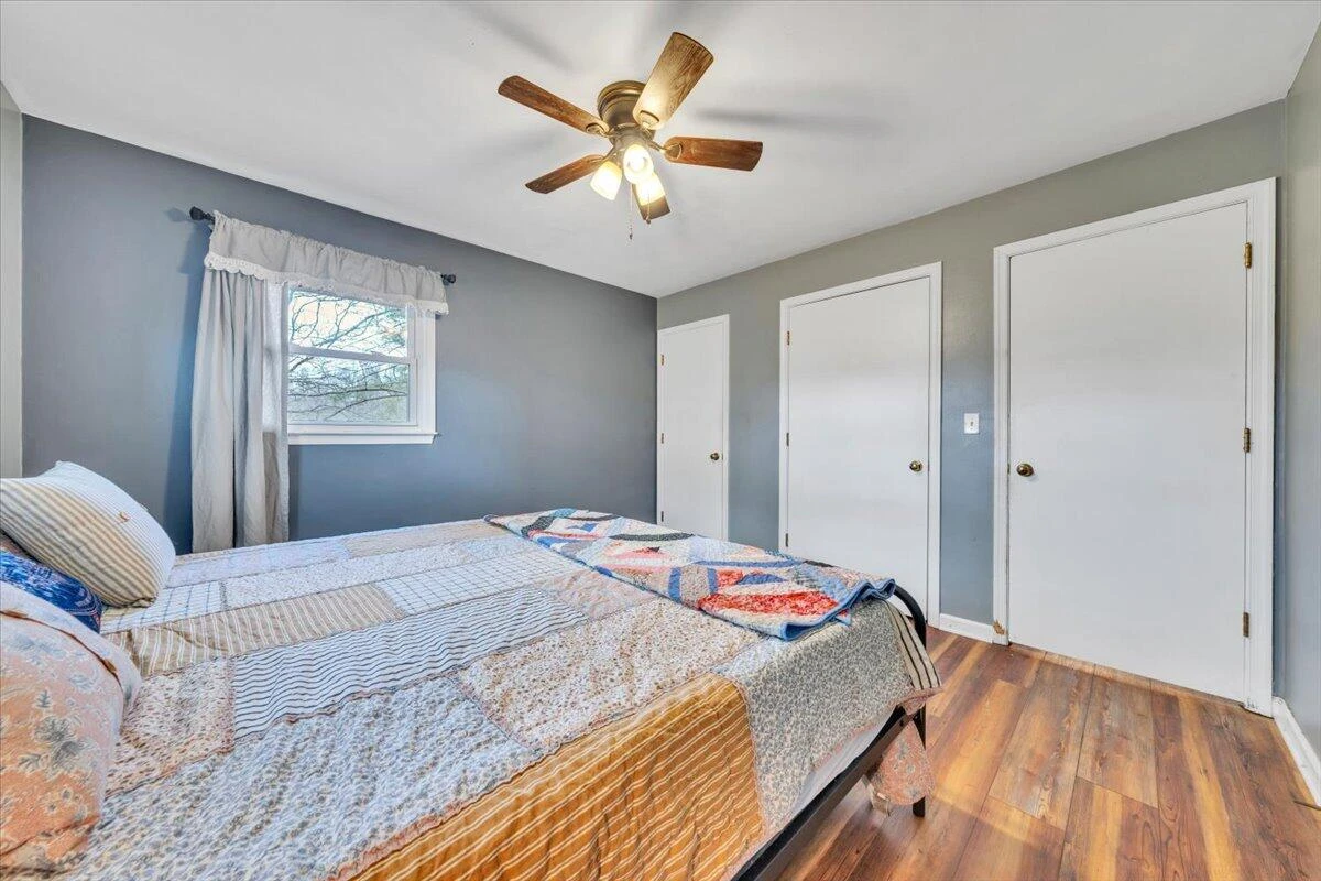 1122 Stratford DR - Photo 17