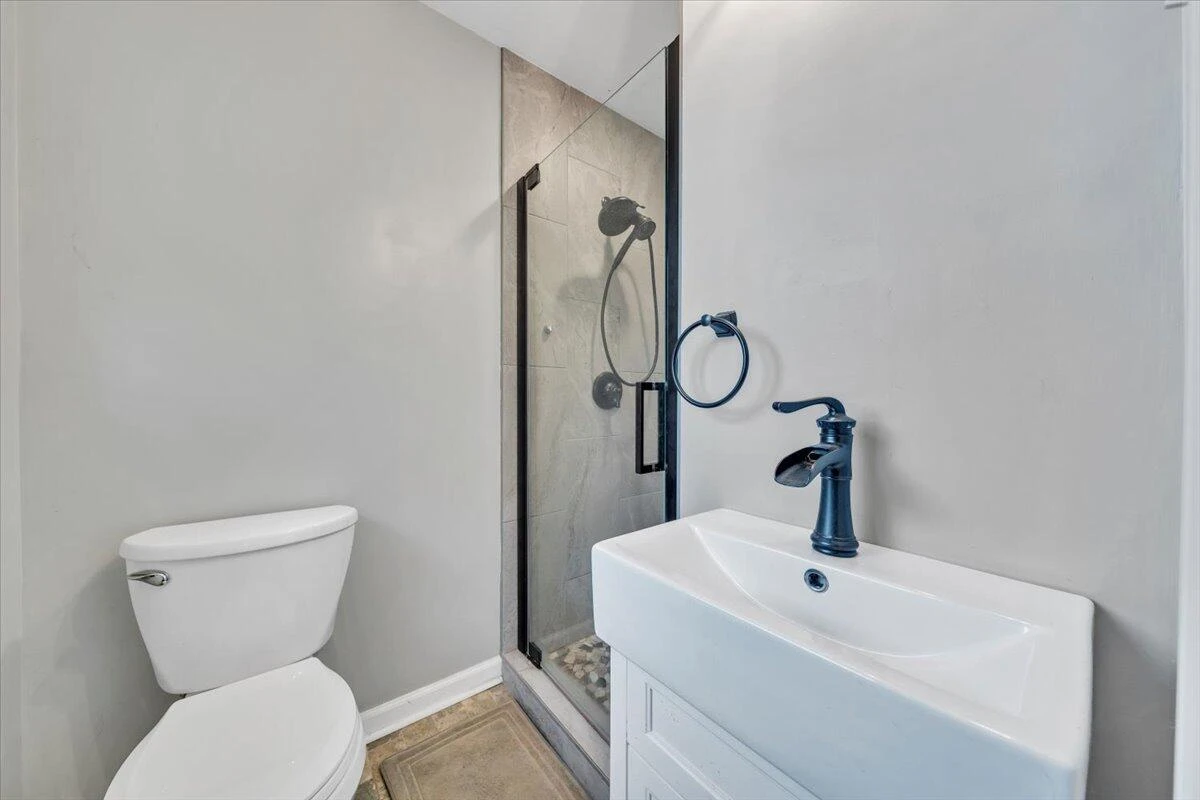 1122 Stratford DR - Photo 18
