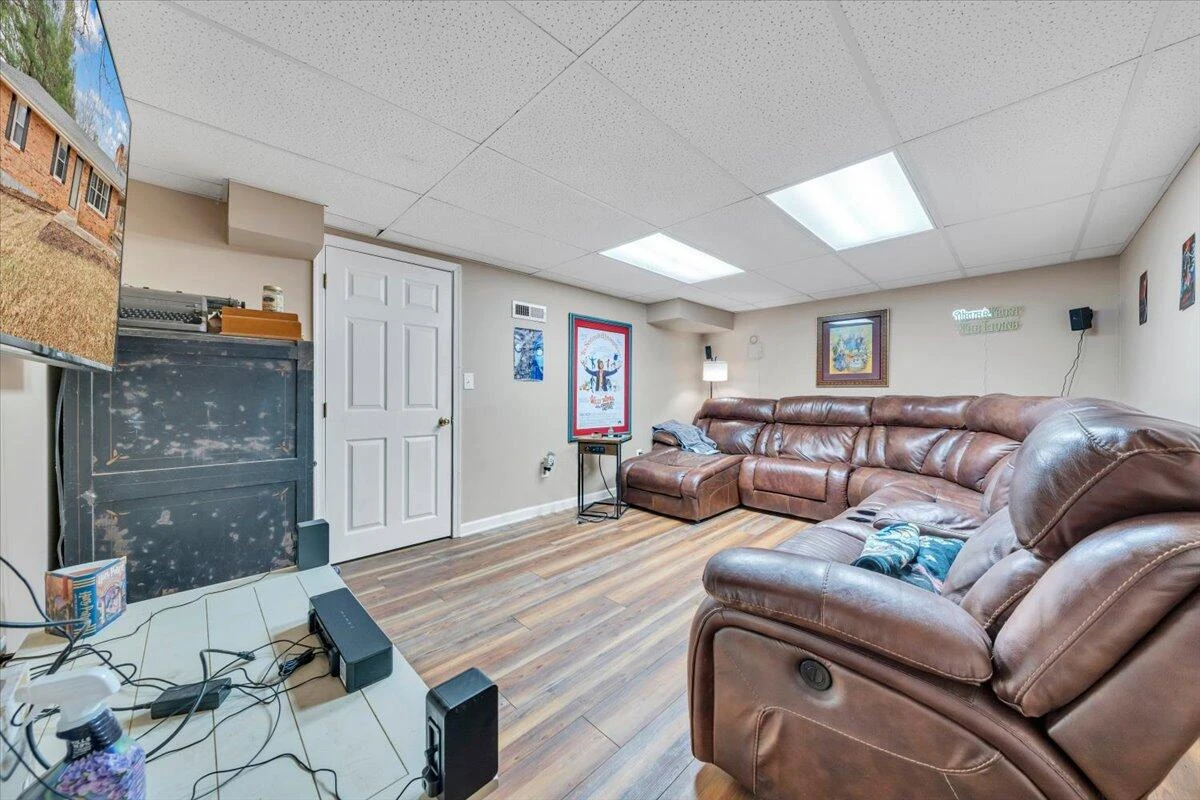 1122 Stratford DR - Photo 25
