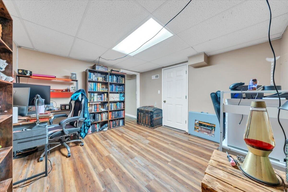 1122 Stratford DR - Photo 27