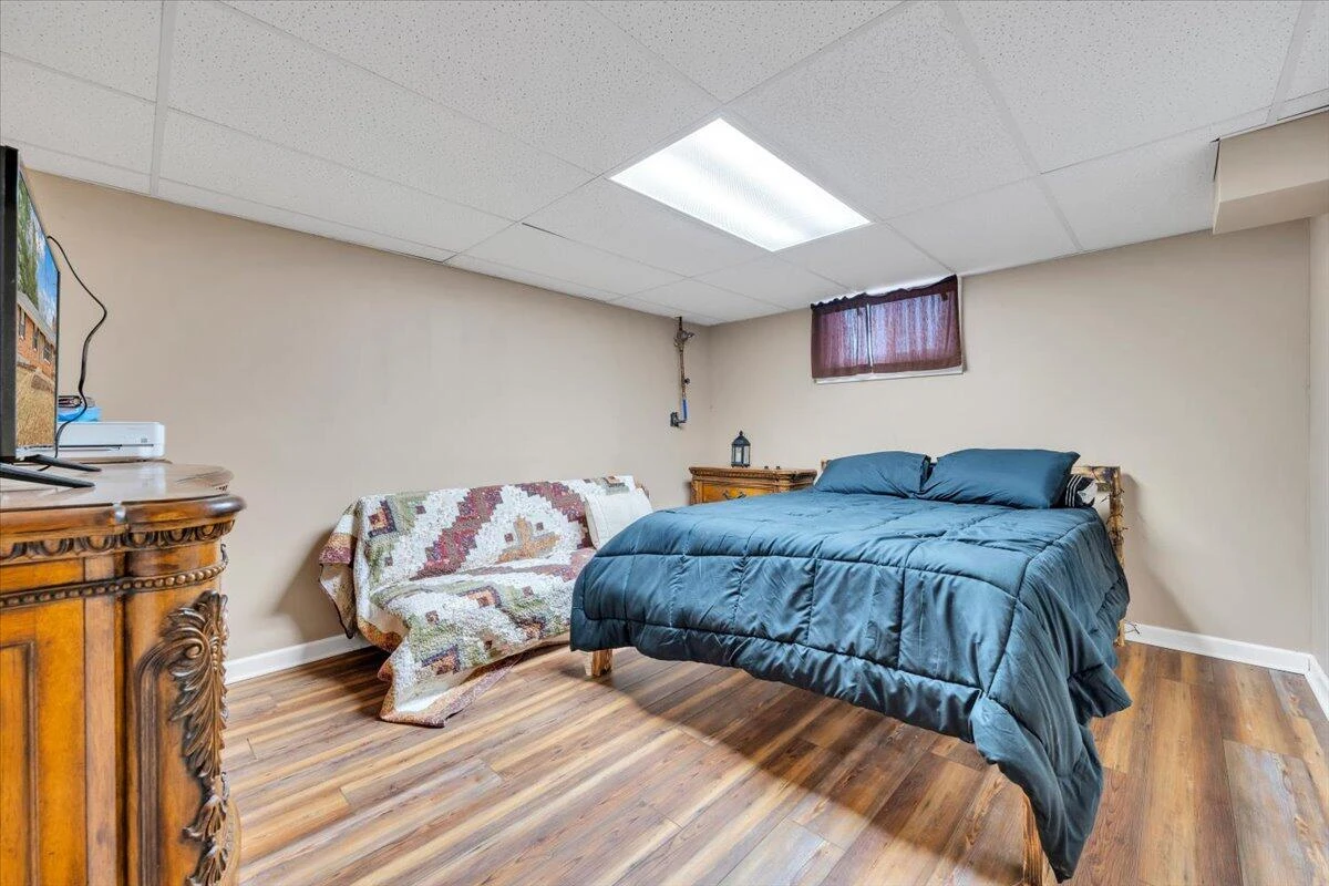 1122 Stratford DR - Photo 28