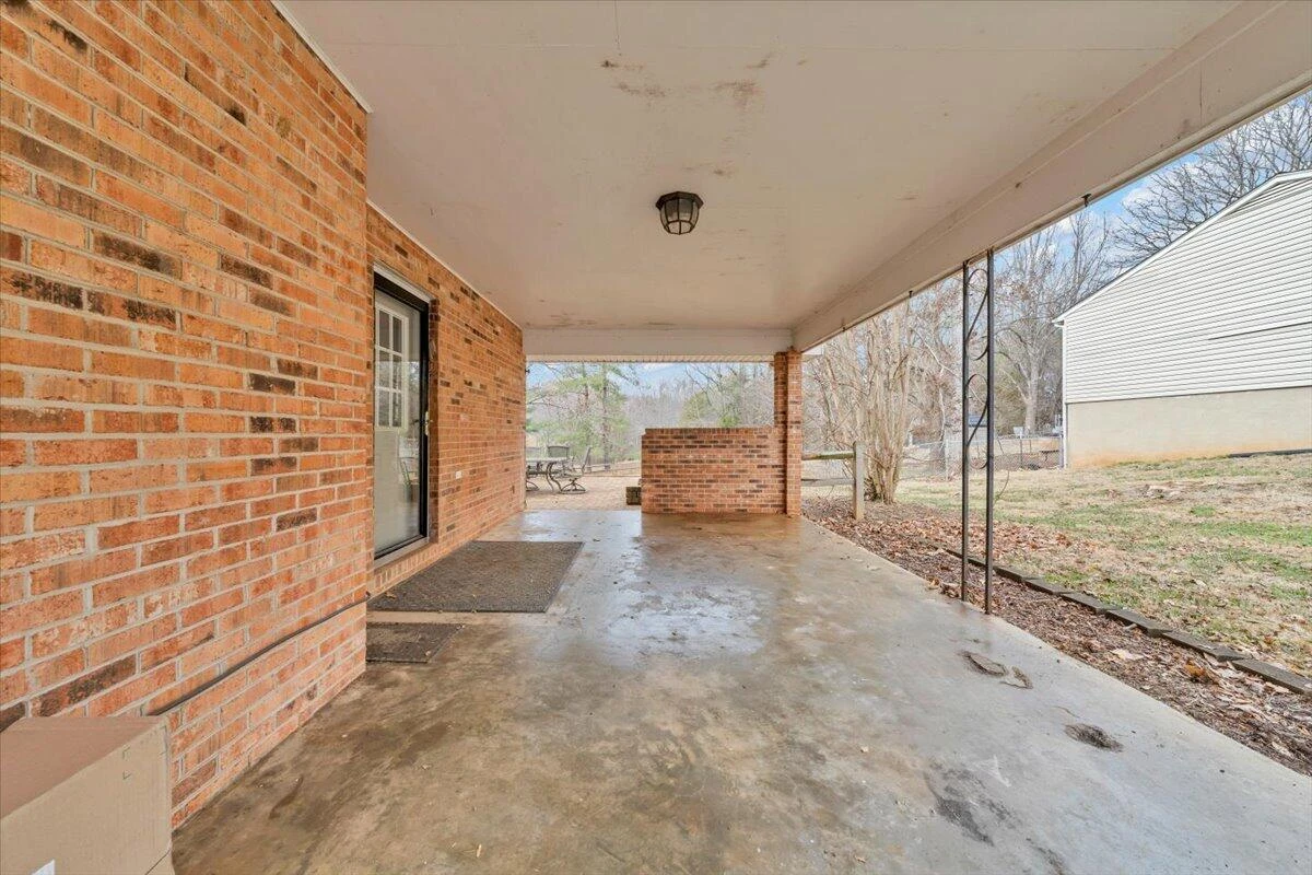 1122 Stratford DR - Photo 31
