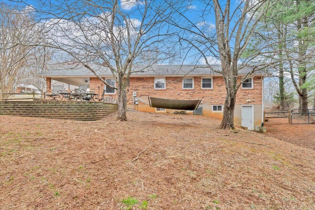 1122 Stratford DR - Photo 32