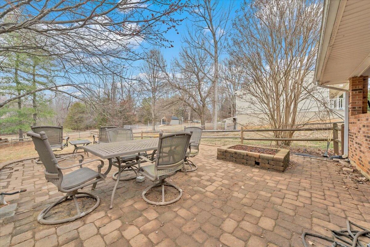 1122 Stratford DR - Photo 34