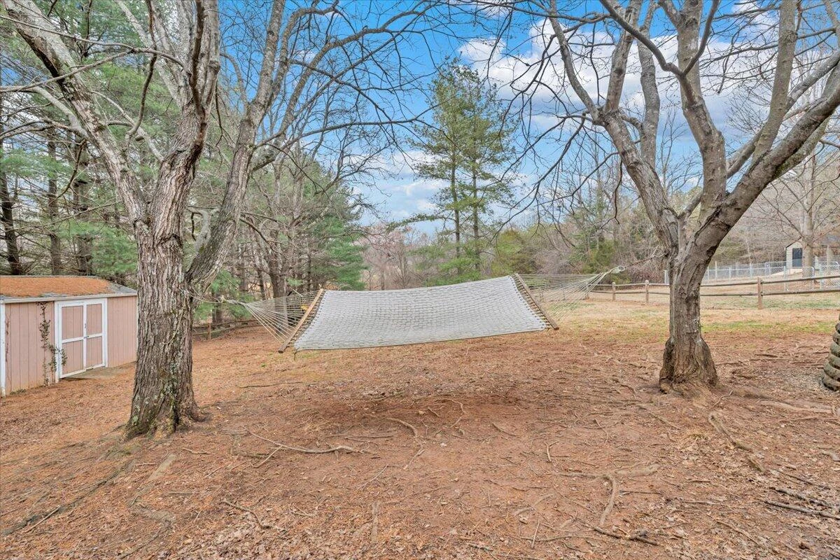 1122 Stratford DR - Photo 37