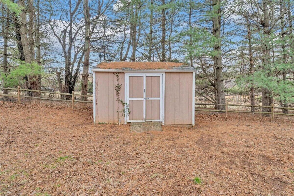 1122 Stratford DR - Photo 38