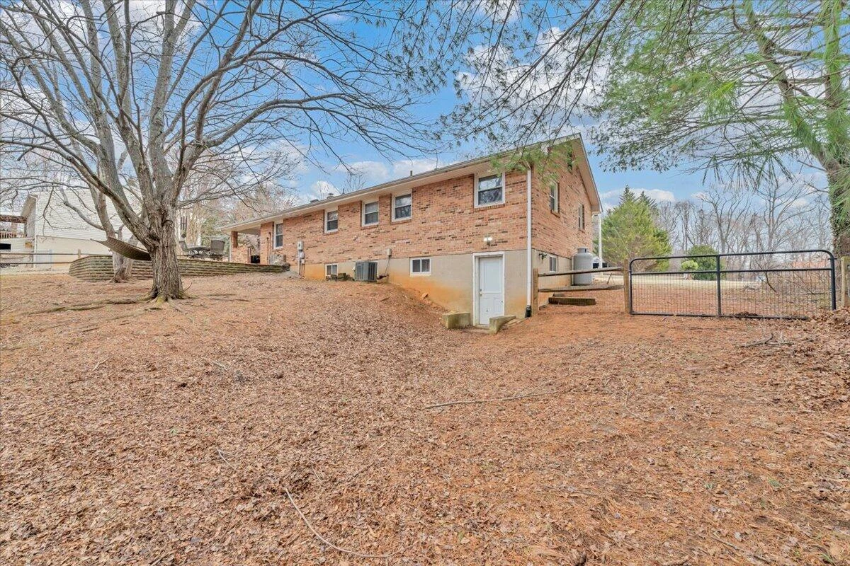 1122 Stratford DR - Photo 40