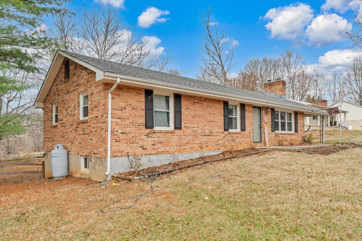 1122 Stratford DR - Photo 41