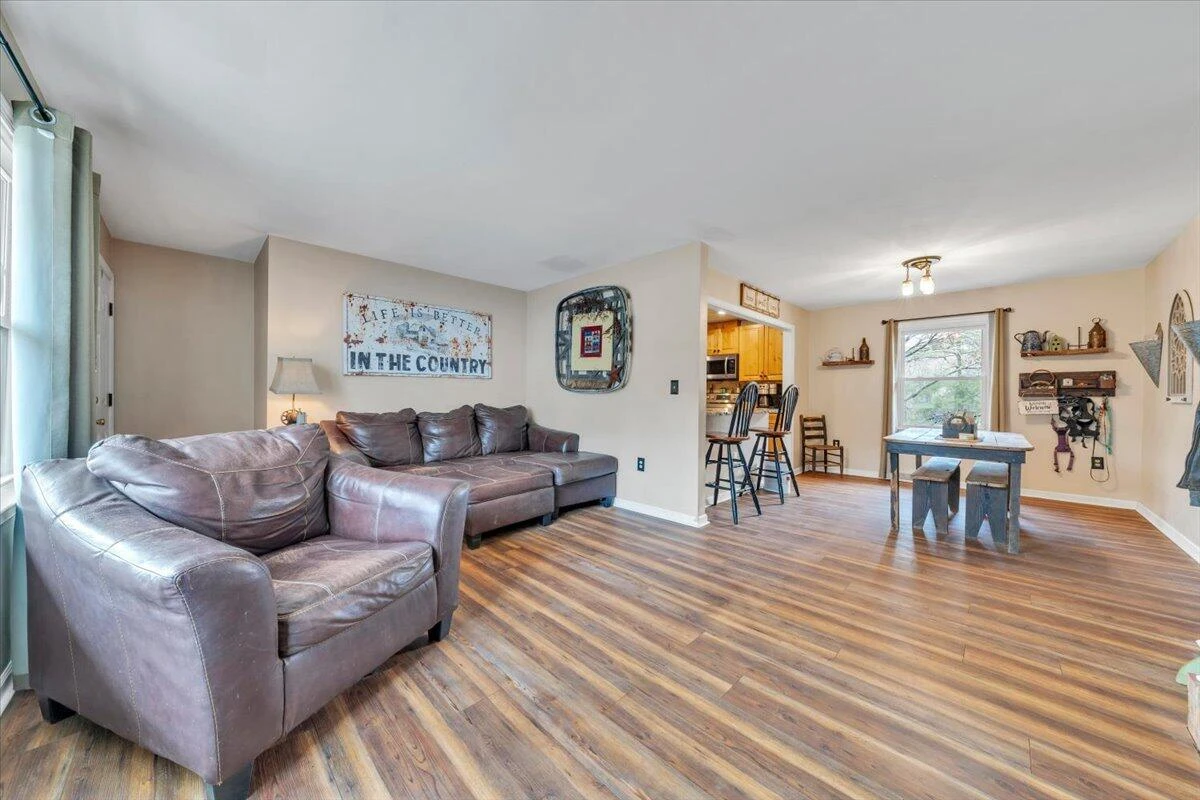 1122 Stratford DR - Photo 8