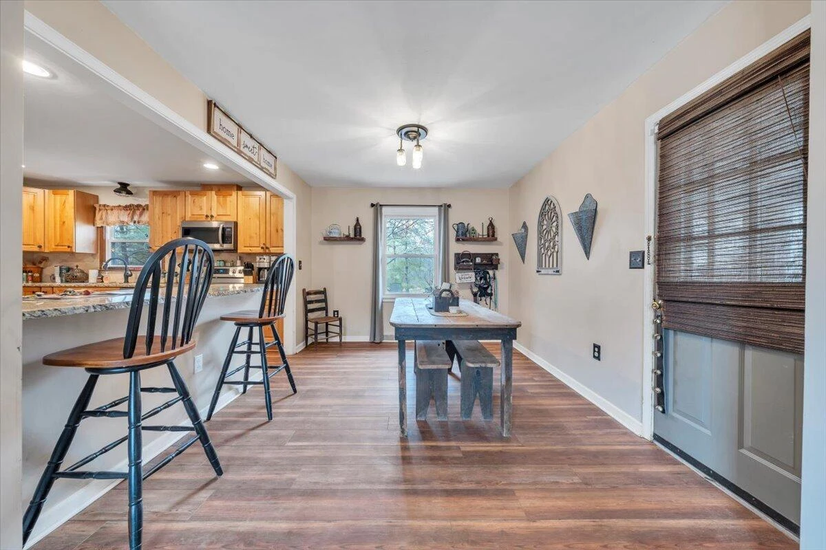 1122 Stratford DR - Photo 9