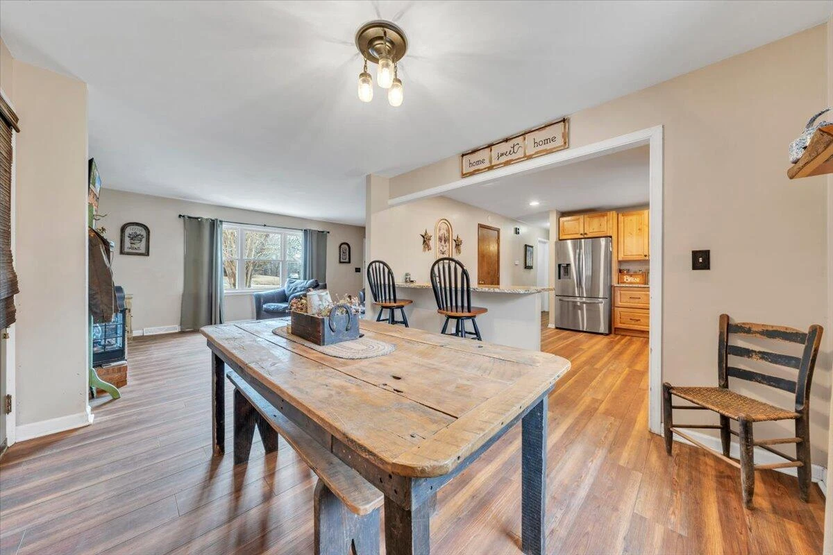 1122 Stratford DR - Photo 10