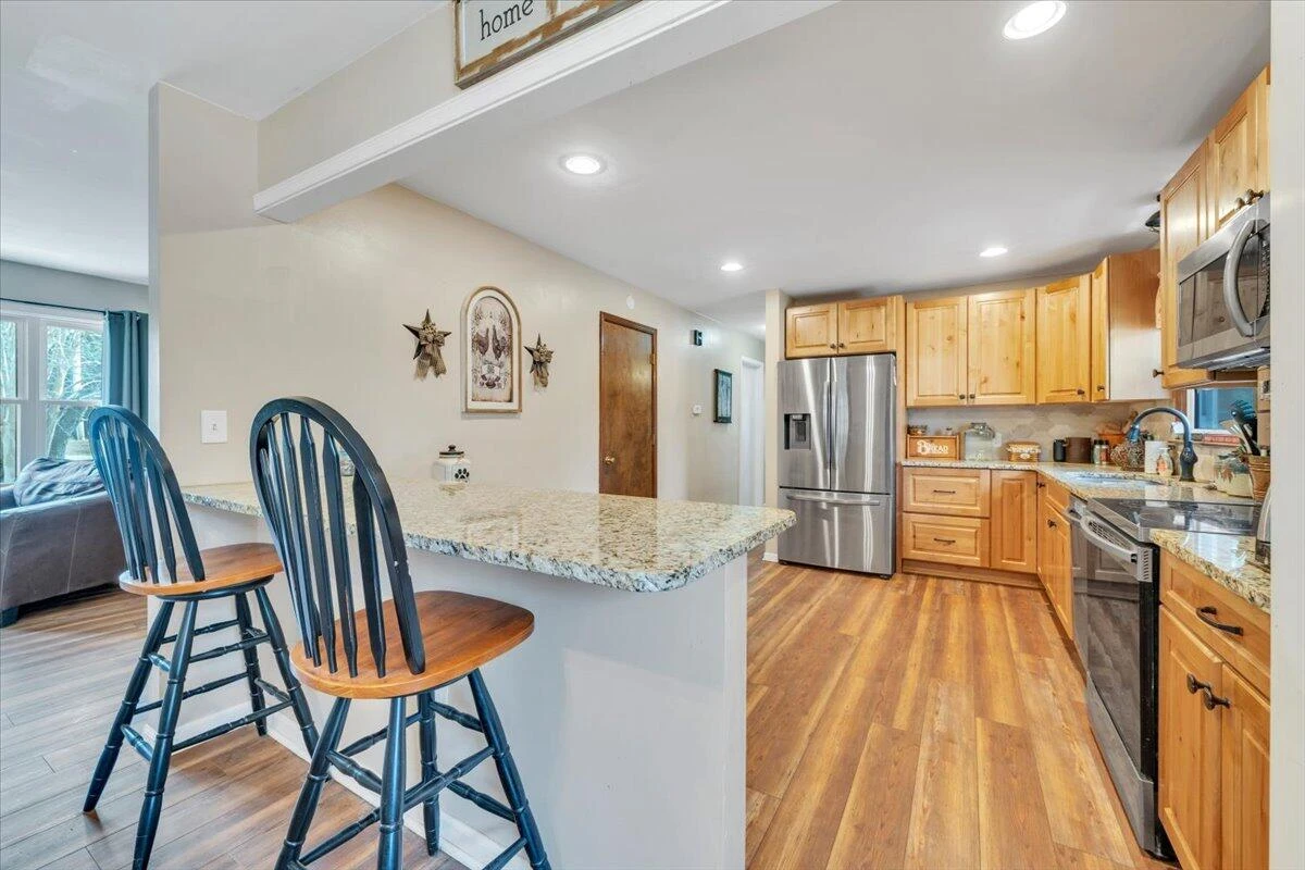 1122 Stratford DR - Photo 11