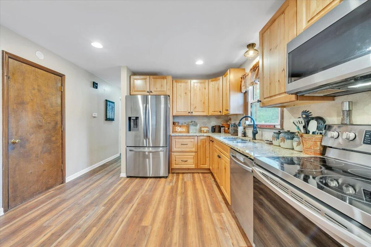 1122 Stratford DR - Photo 12