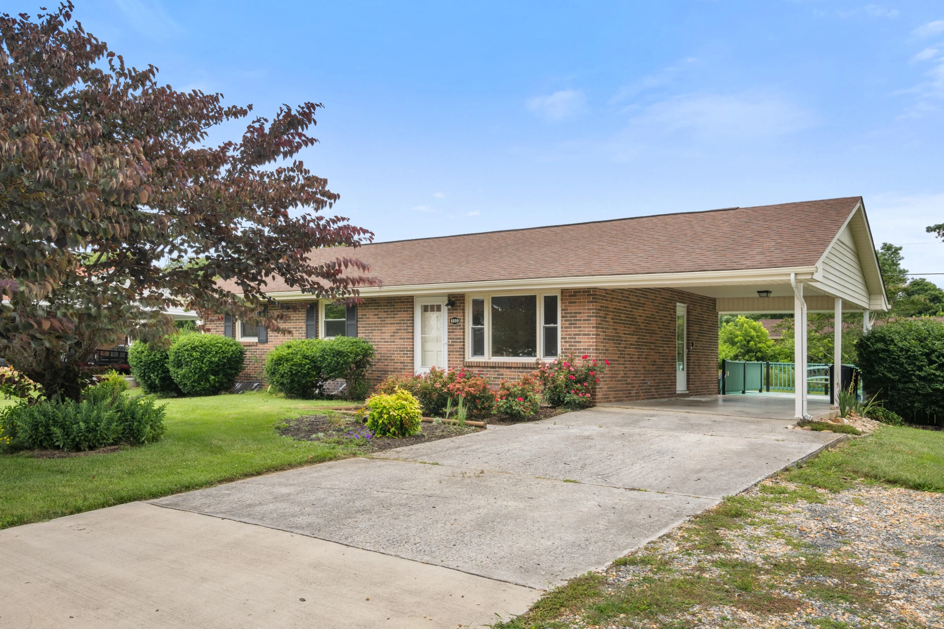 6890 Riverbend DR - Photo 2