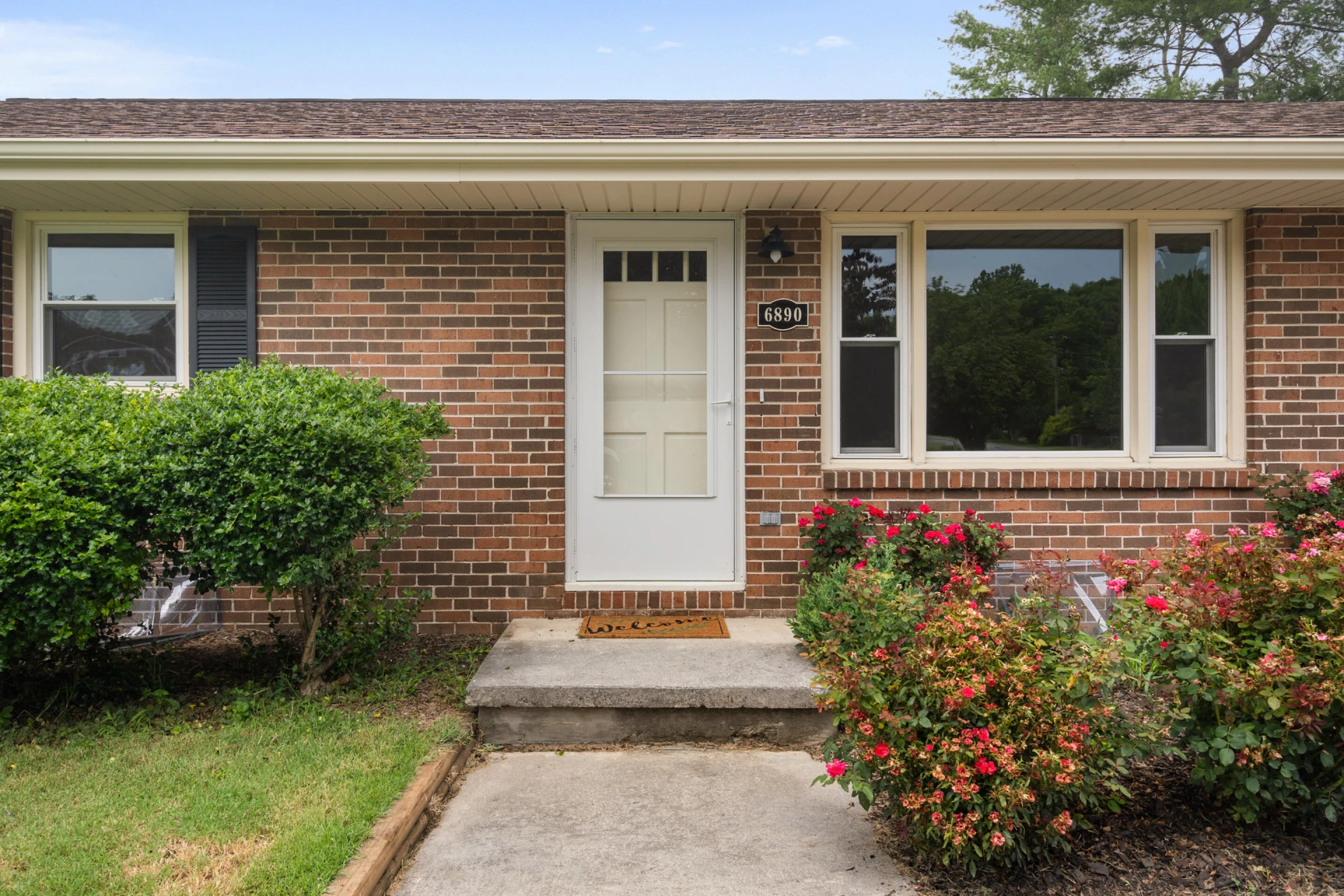 6890 Riverbend DR - Photo 4