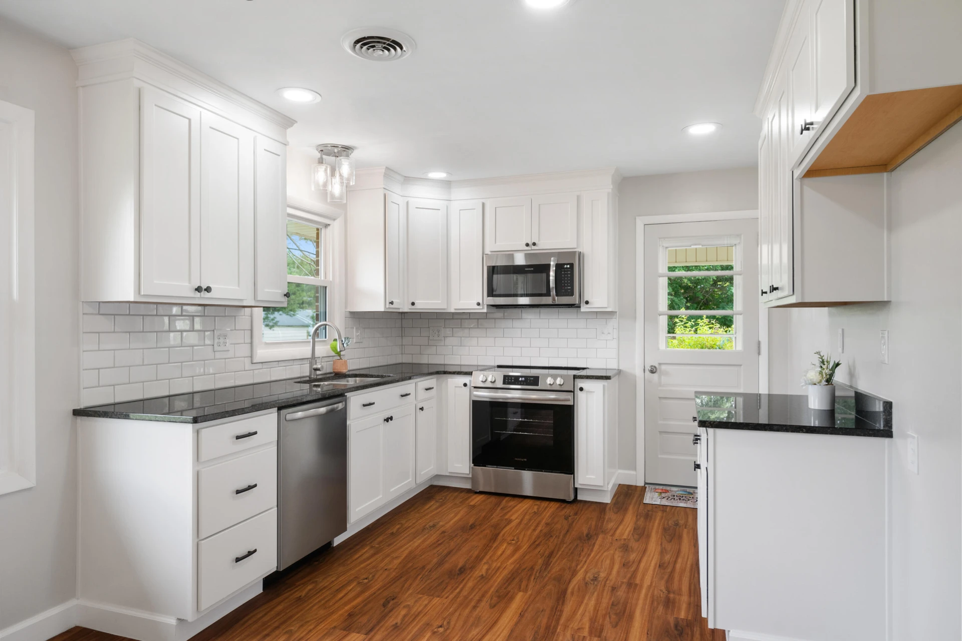 6890 Riverbend DR - Photo 7