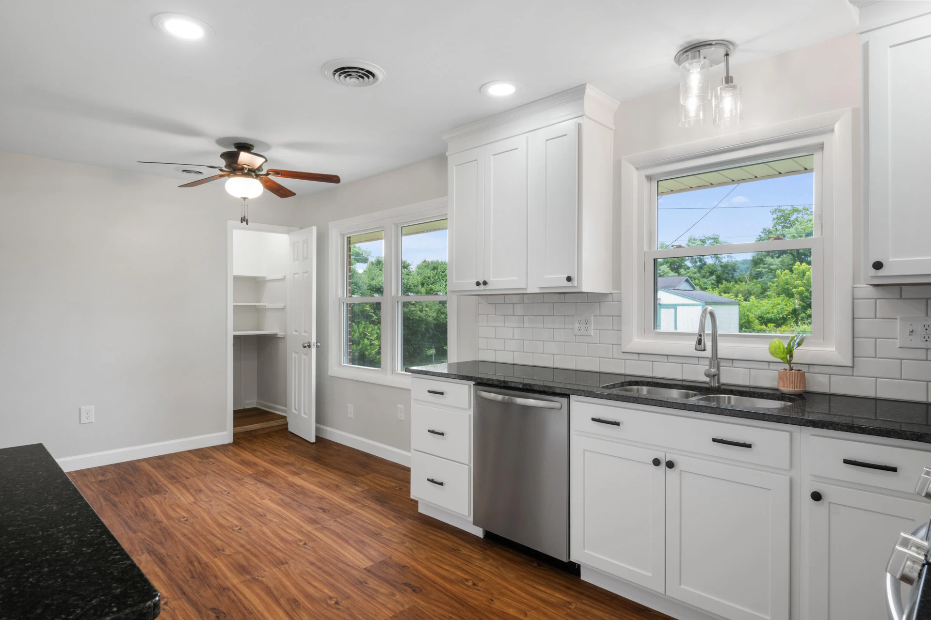 6890 Riverbend DR - Photo 8