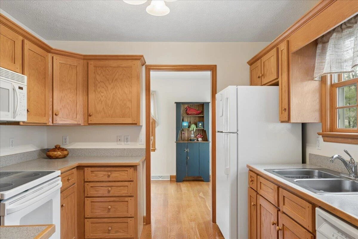 2064 Parker RD - Photo 14