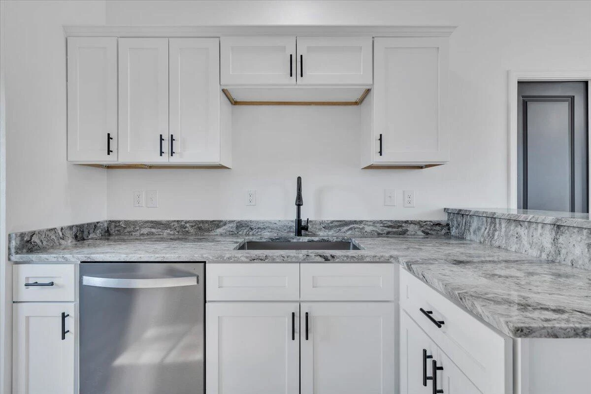 2226 Rutherford AVE NW - Photo 10
