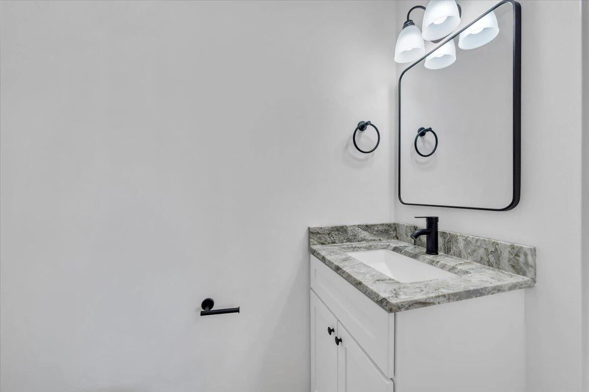 2226 Rutherford AVE NW - Photo 19