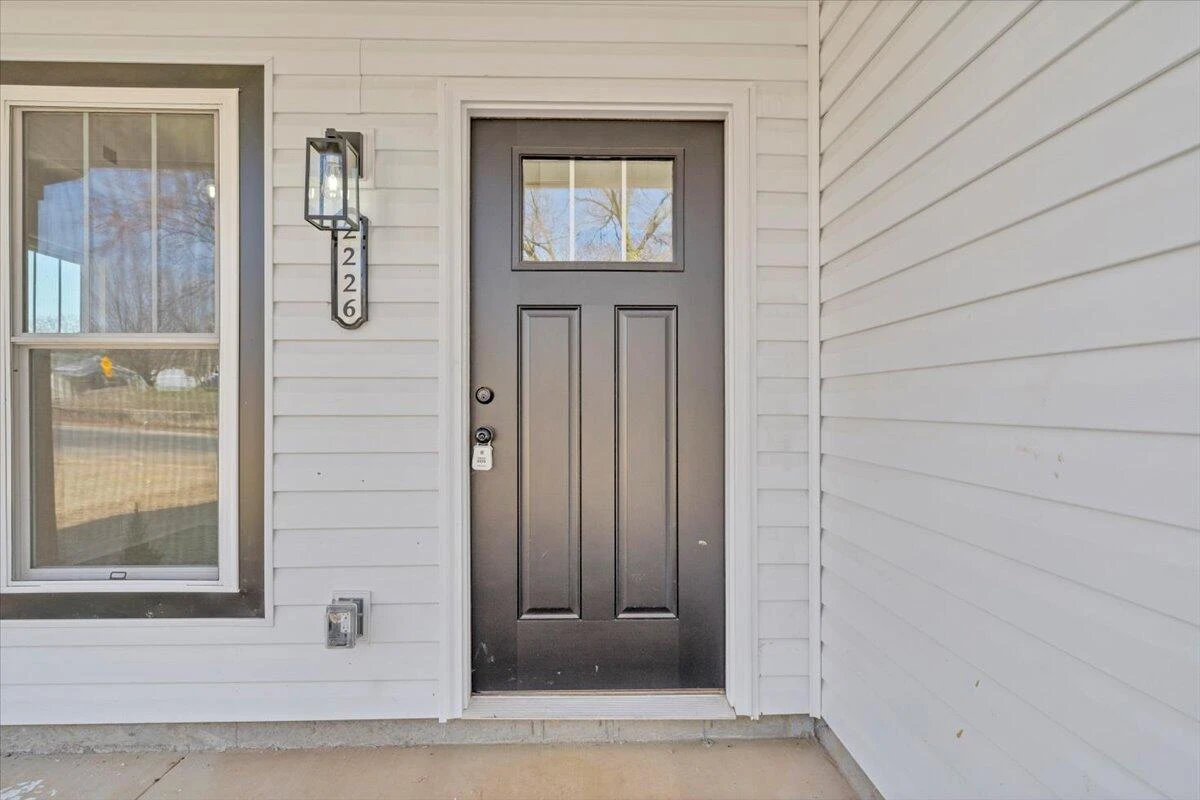 2226 Rutherford AVE NW - Photo 2