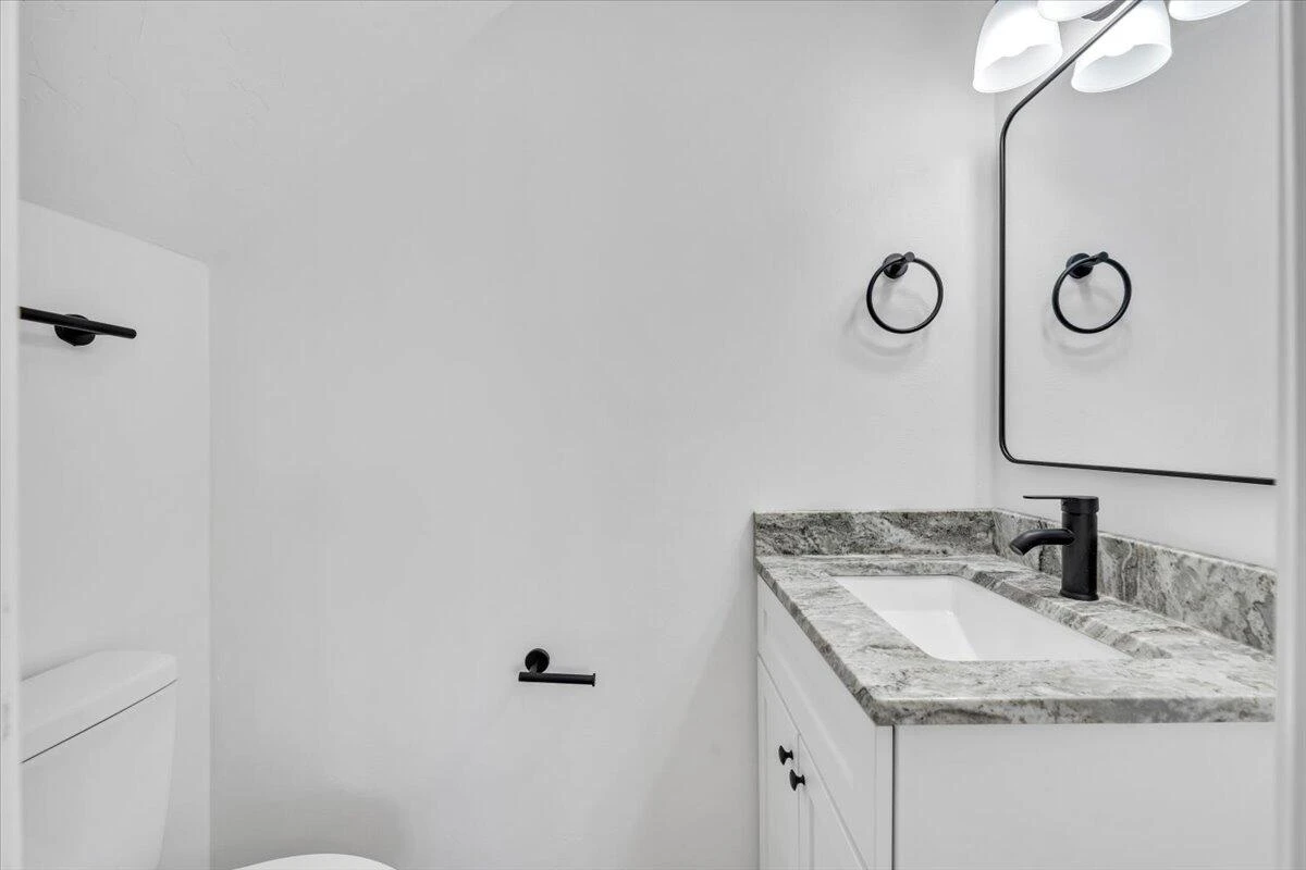 2226 Rutherford AVE NW - Photo 20