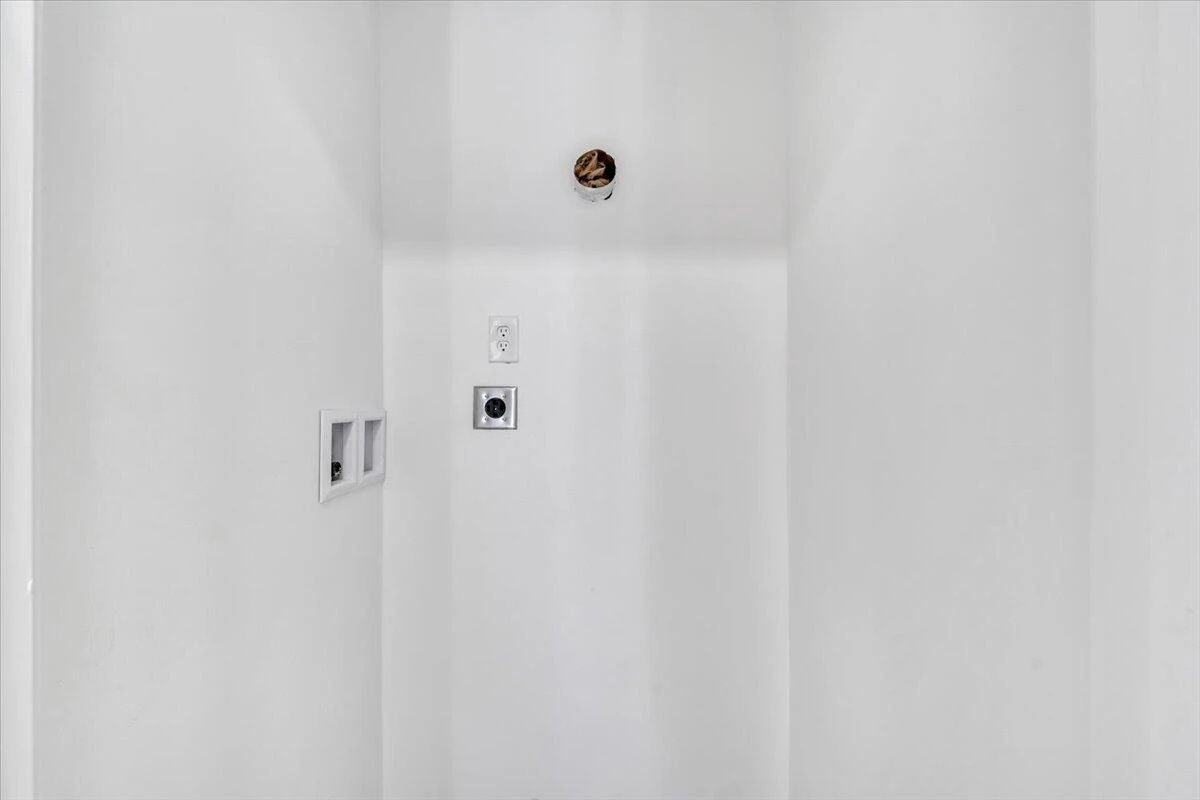 2226 Rutherford AVE NW - Photo 21