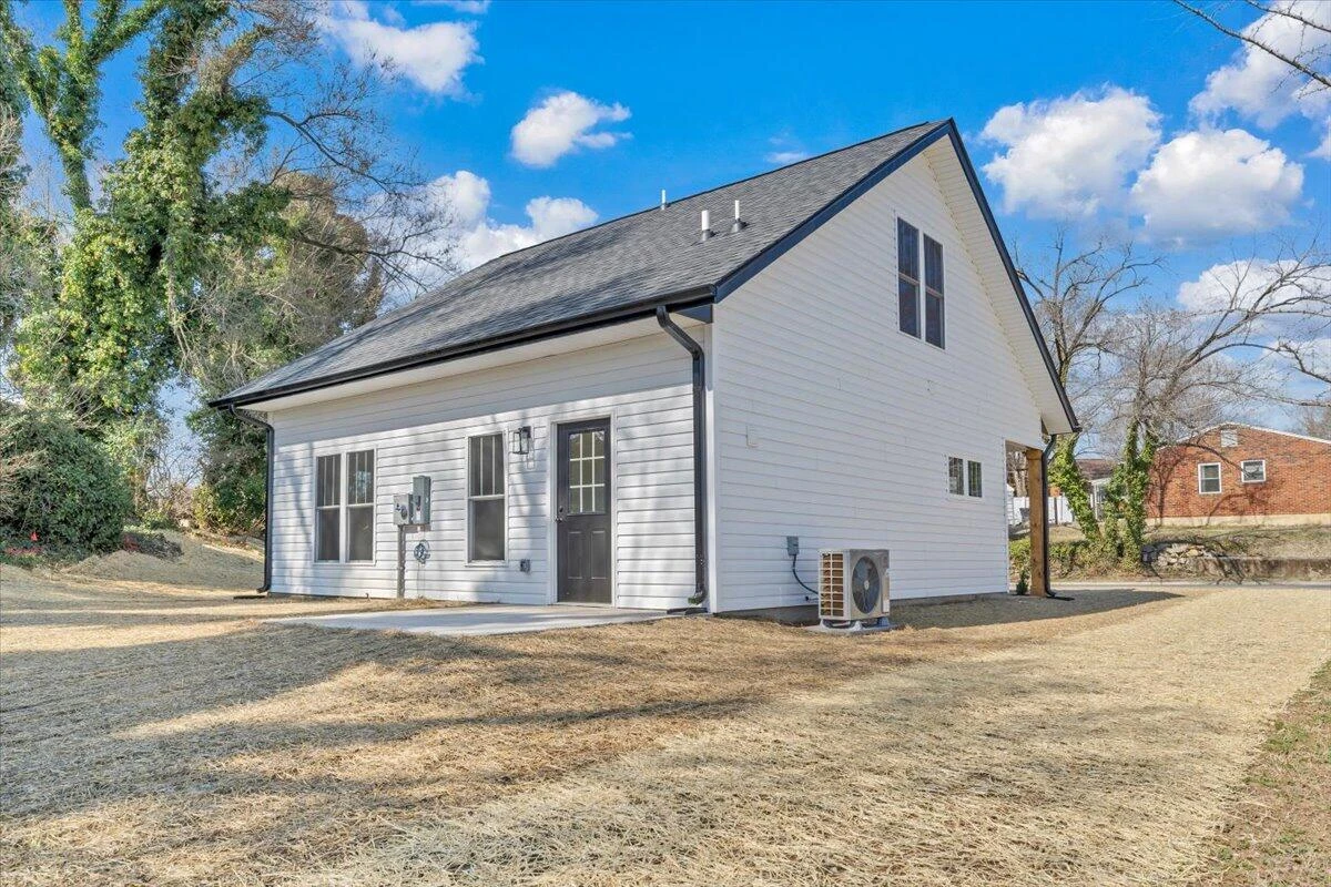 2226 Rutherford AVE NW - Photo 31