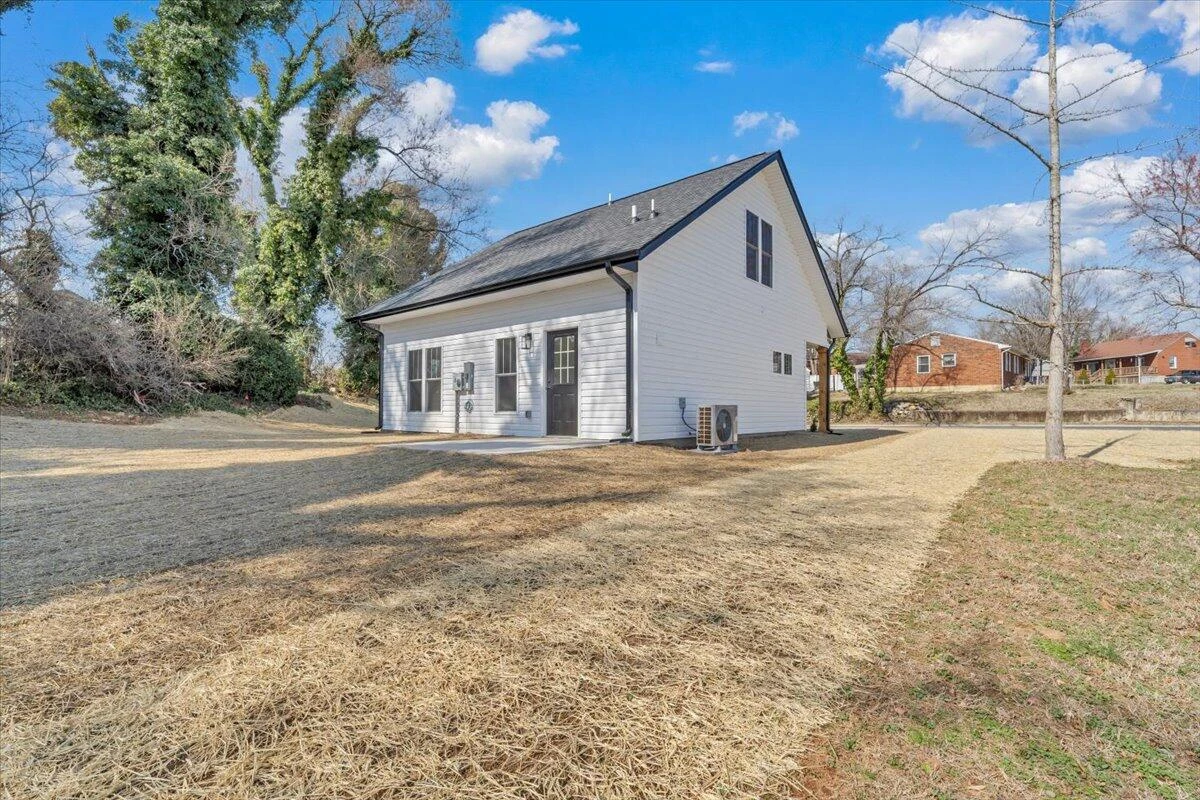 2226 Rutherford AVE NW - Photo 32
