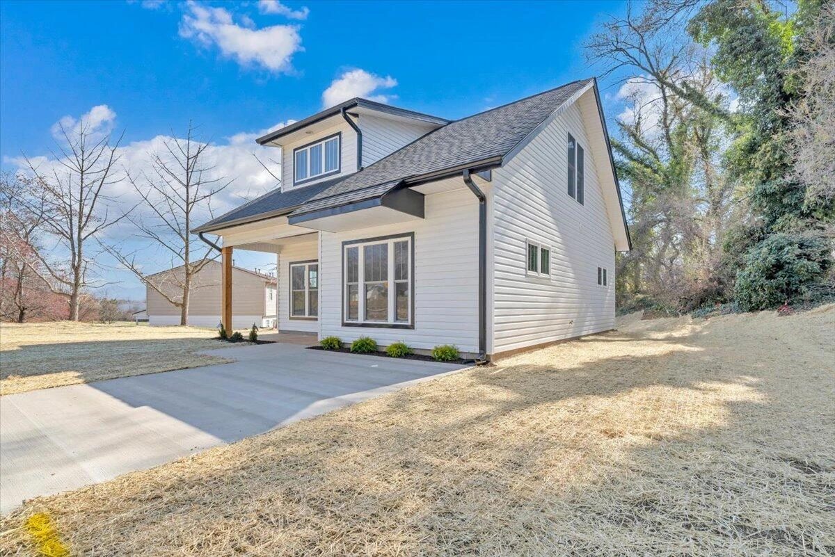 2226 Rutherford AVE NW - Photo 36