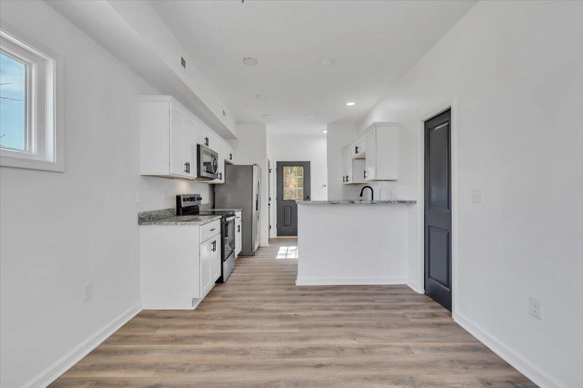 2226 Rutherford AVE NW - Photo 6