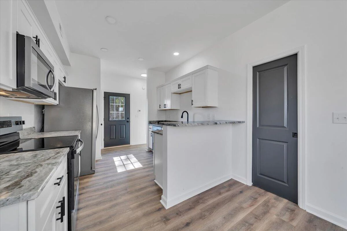 2226 Rutherford AVE NW - Photo 7