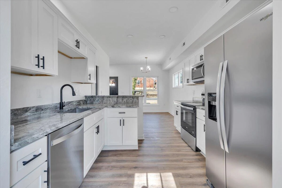 2226 Rutherford AVE NW - Photo 8
