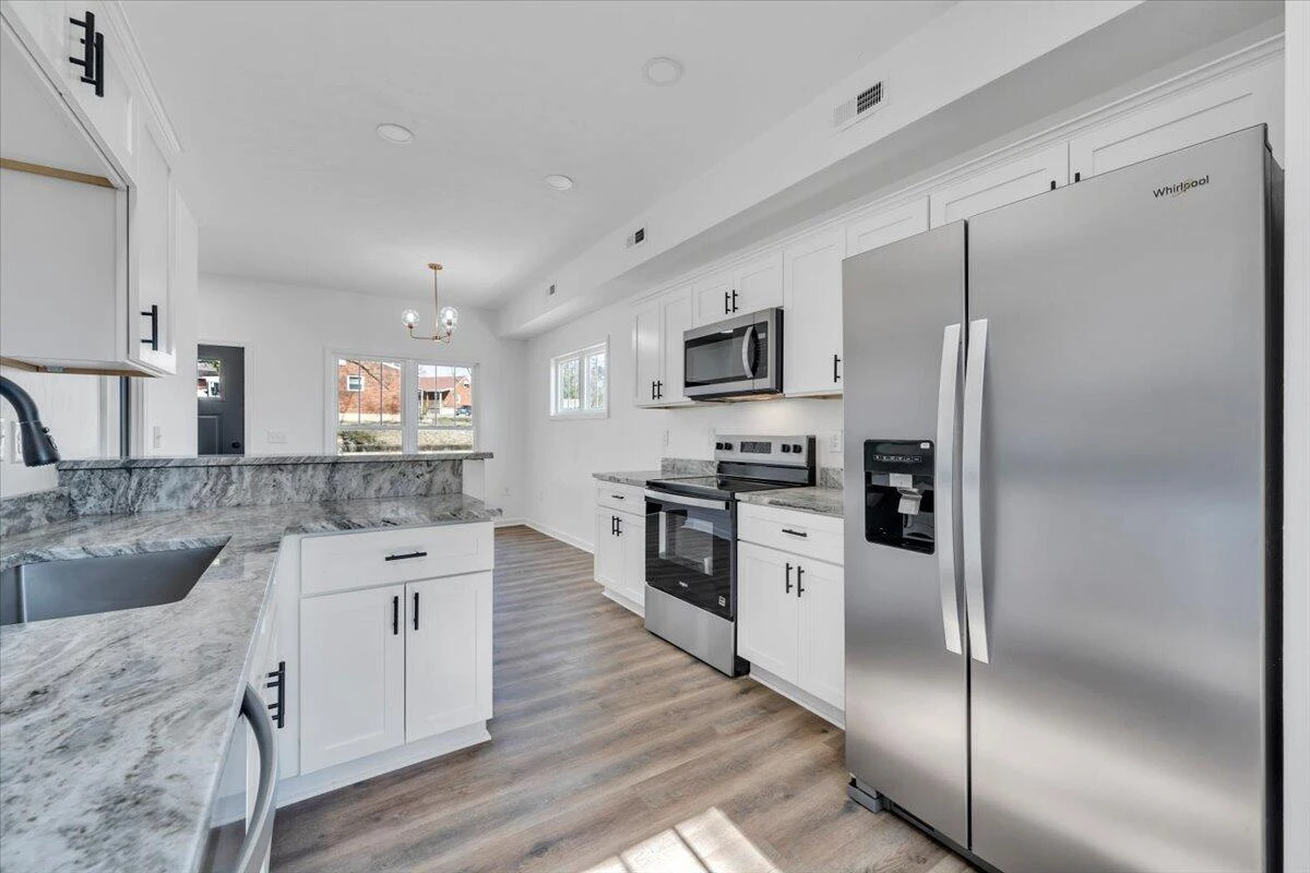 2226 Rutherford AVE NW - Photo 9