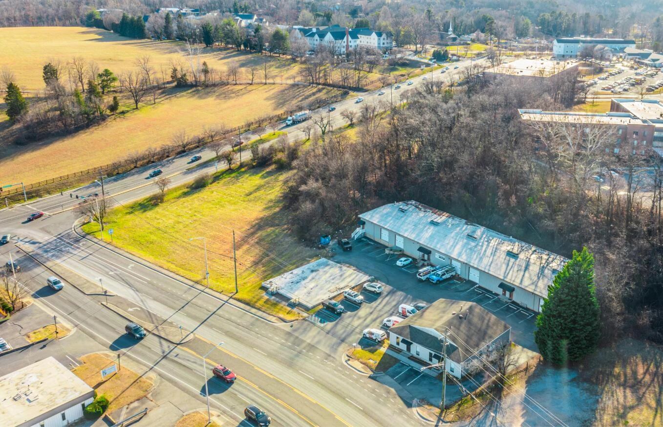 3783 Peters Creek RD - Photo 4