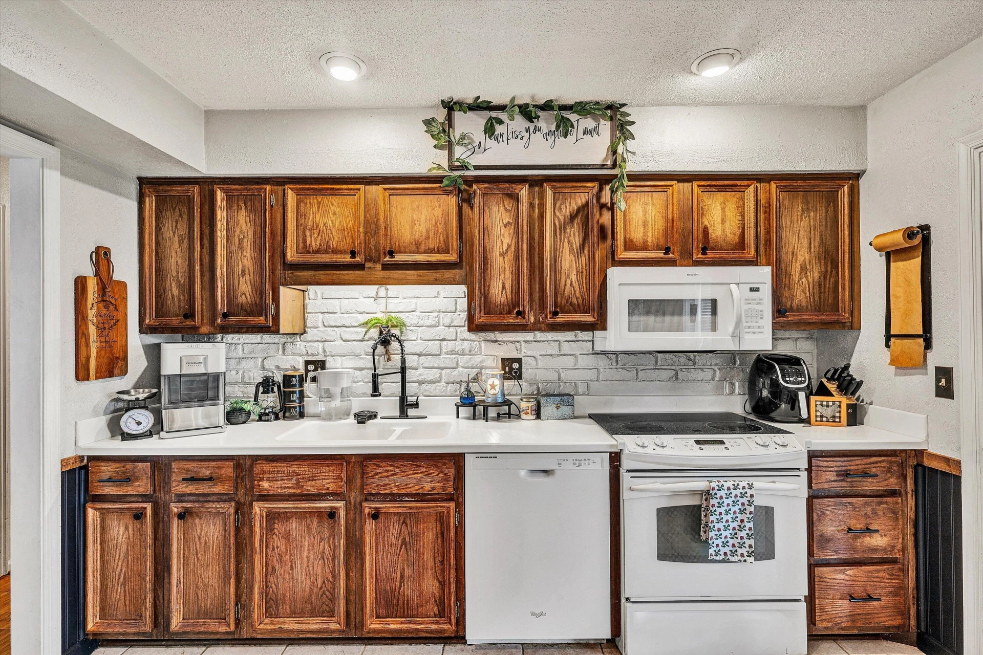 1813 Cambridge DR - Photo 11